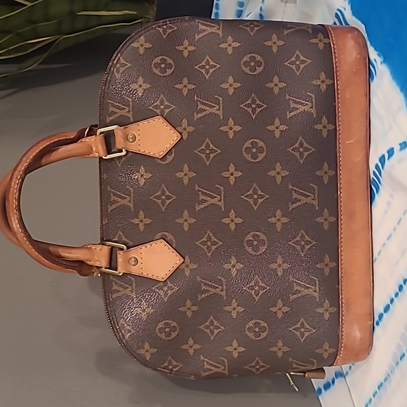LOUIS VUITTON AUTHENTIC - Picture 2 of 16